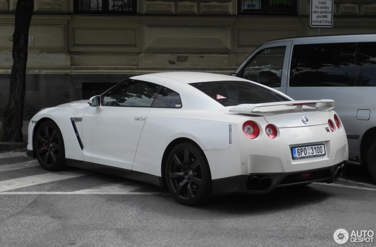 Nissan GT-R