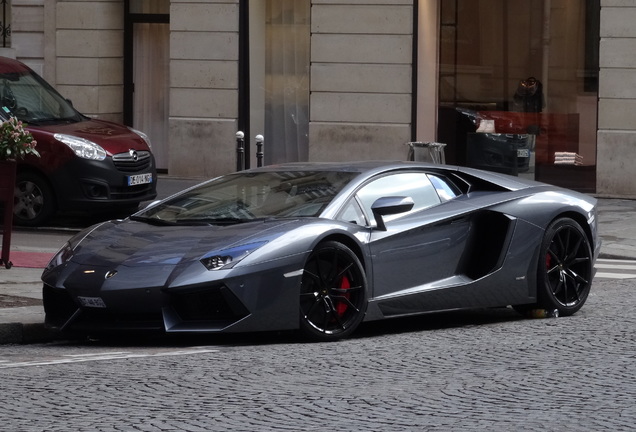 Lamborghini Aventador LP700-4