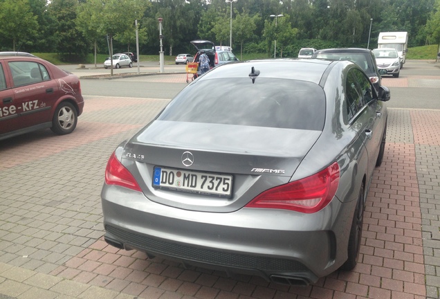 Mercedes-Benz CLA 45 AMG C117