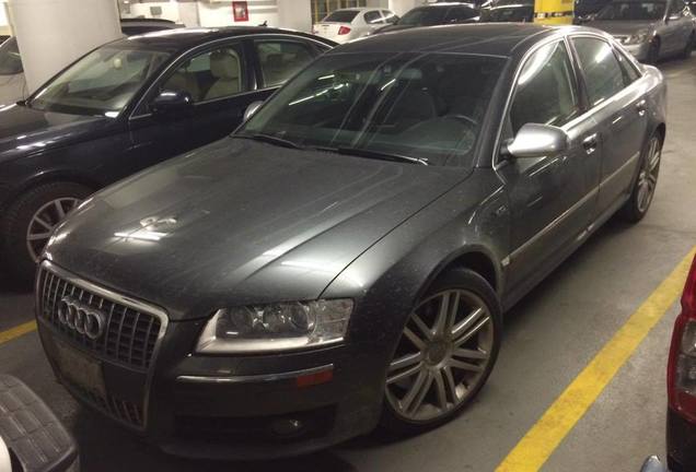 Audi S8 D3