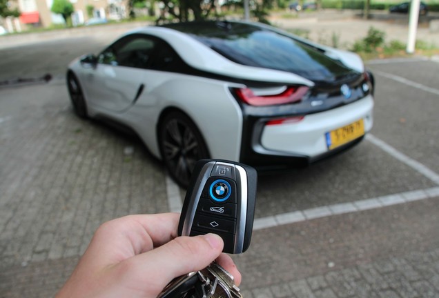 BMW i8