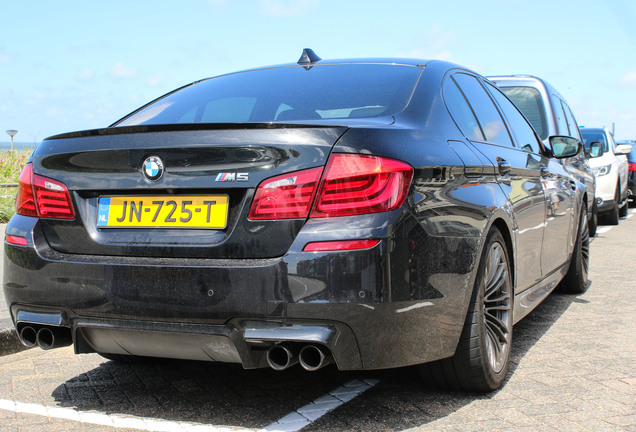 BMW M5 F10 2011