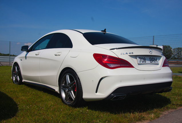 Mercedes-Benz CLA 45 AMG C117