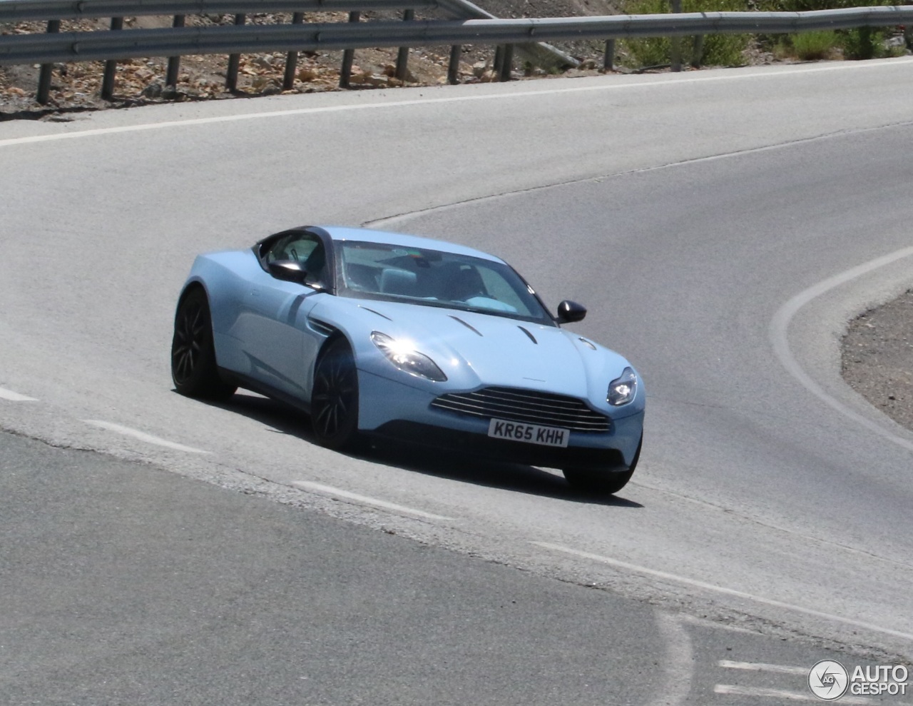 Aston Martin DB11