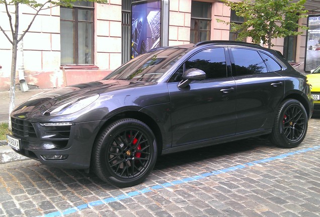 Porsche 95B Macan GTS