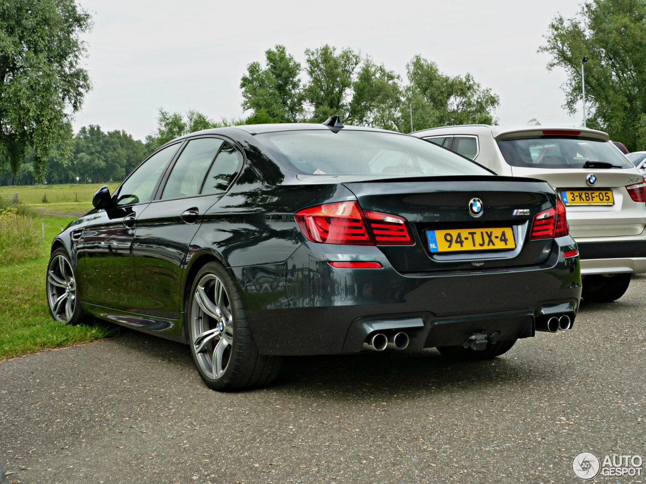 BMW M5 F10 2011