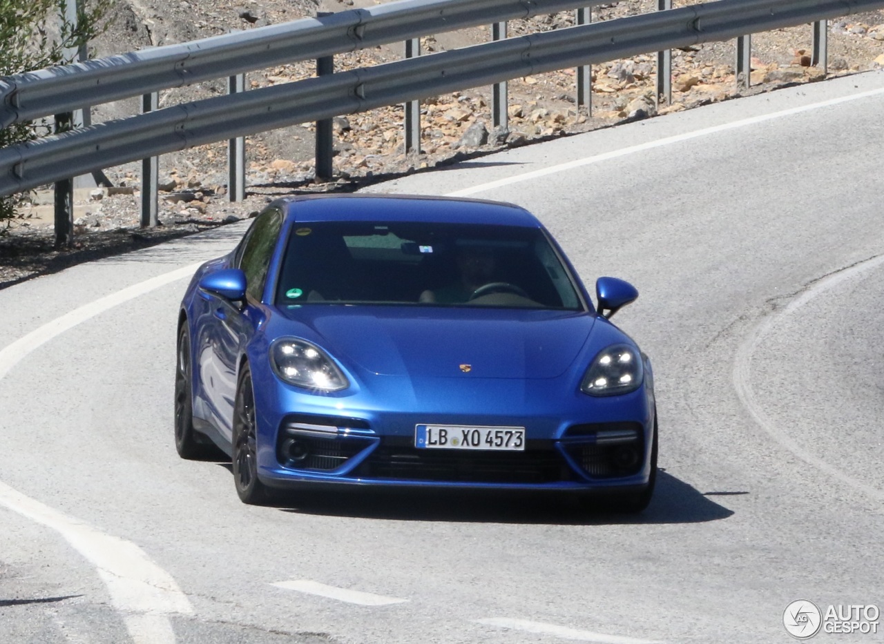 Porsche 971 Panamera Turbo