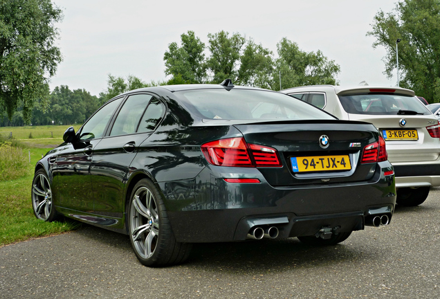 BMW M5 F10 2011