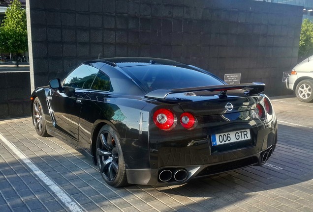 Nissan GT-R