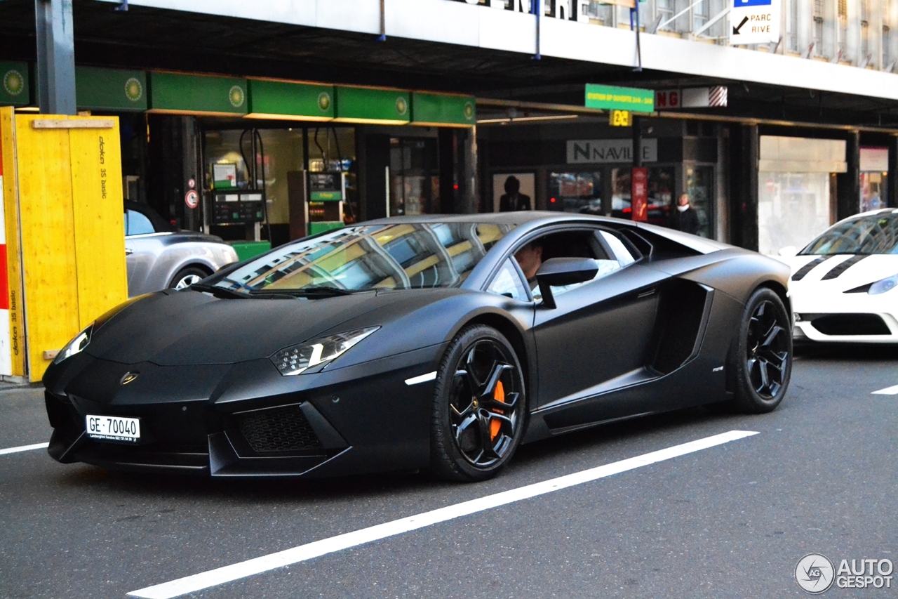 Lamborghini Aventador LP700-4