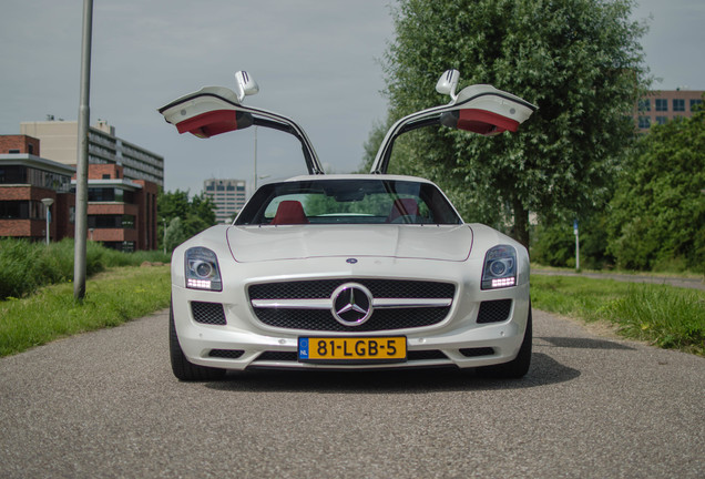 Mercedes-Benz SLS AMG