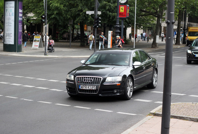 Audi S8 D3