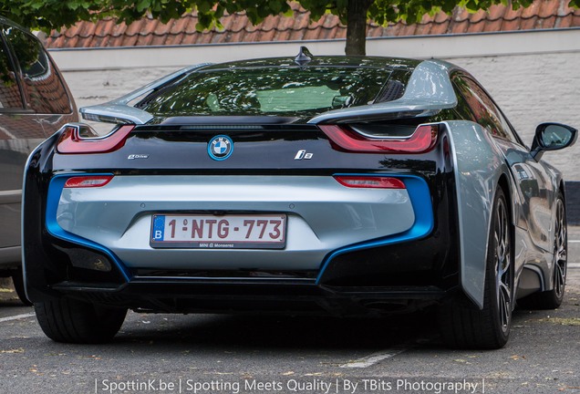 BMW i8