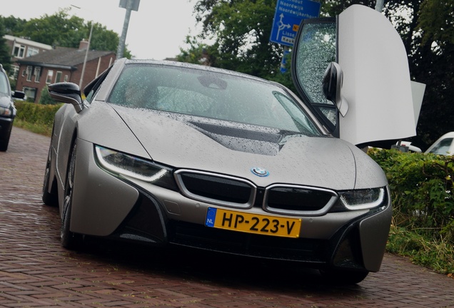 BMW i8