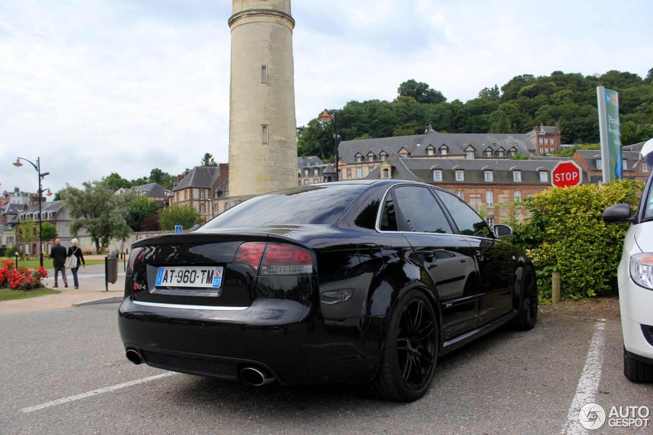 Audi RS4 Sedan