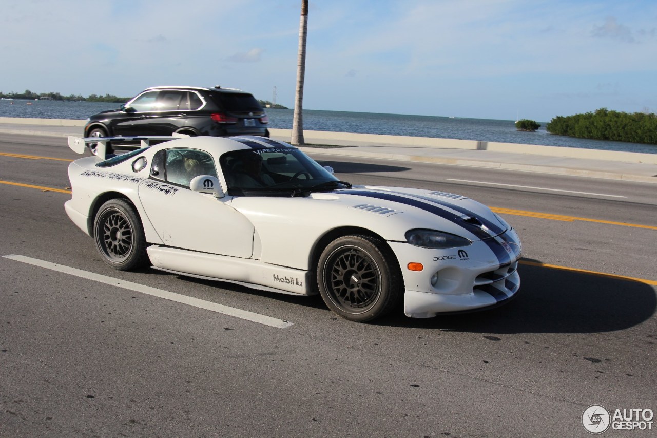 Dodge Viper GTS R