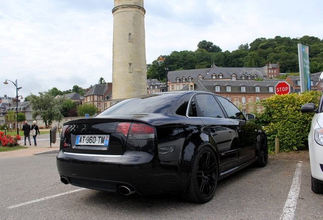 Audi RS4 Sedan