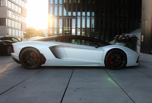 Lamborghini Aventador LP700-4 Pirelli Edition