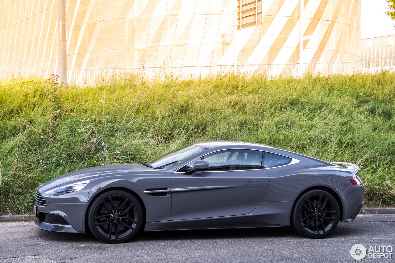 Aston Martin Vanquish 2013