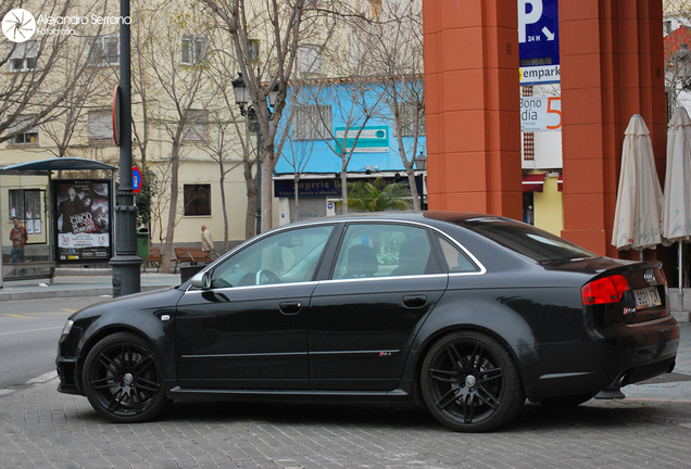 Audi RS4 Sedan