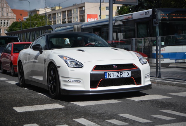 Nissan GT-R 2015