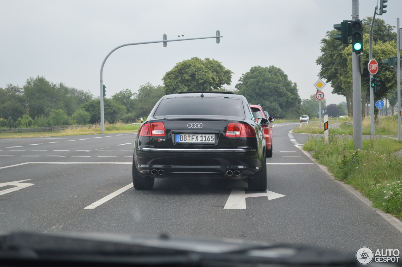 Audi S8 D3