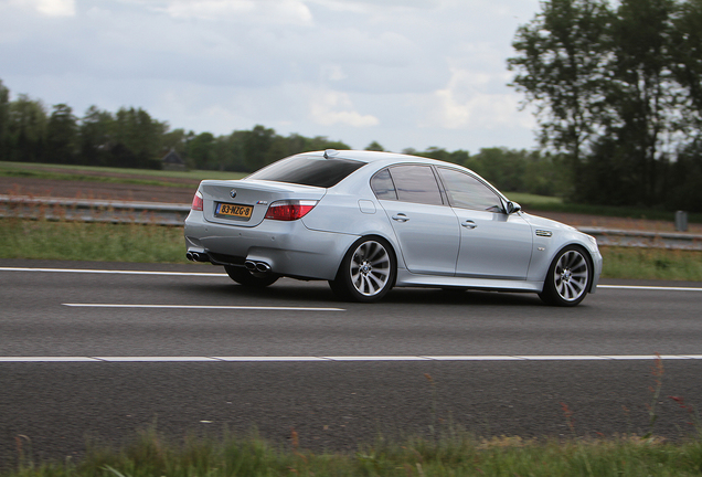 BMW M5 E60 2005