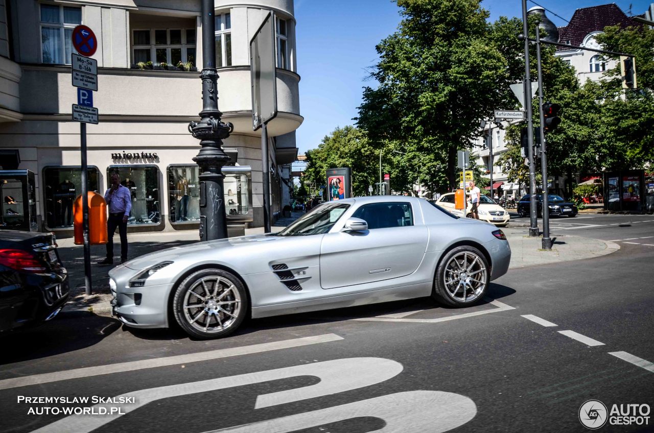 Mercedes-Benz SLS AMG