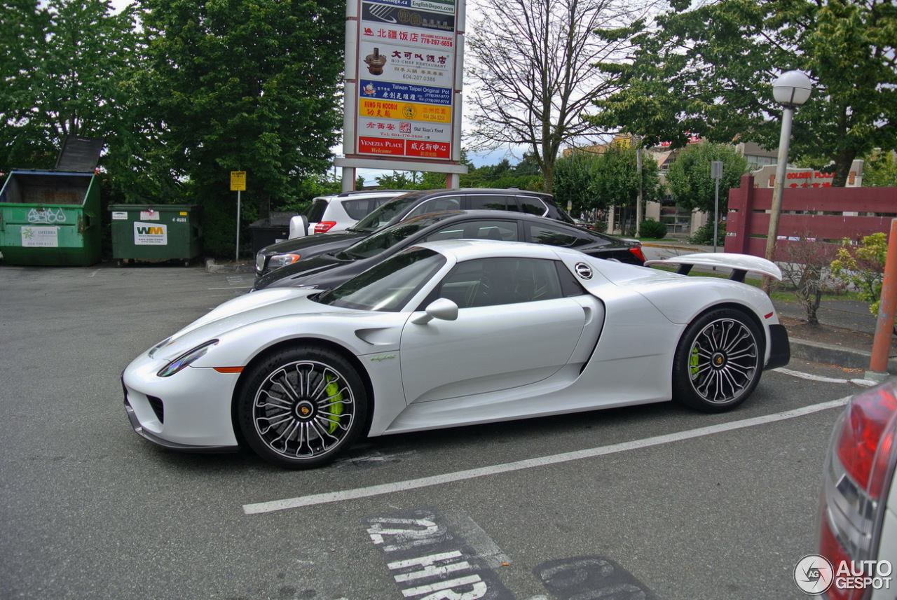 Porsche 918 Spyder Weissach Package