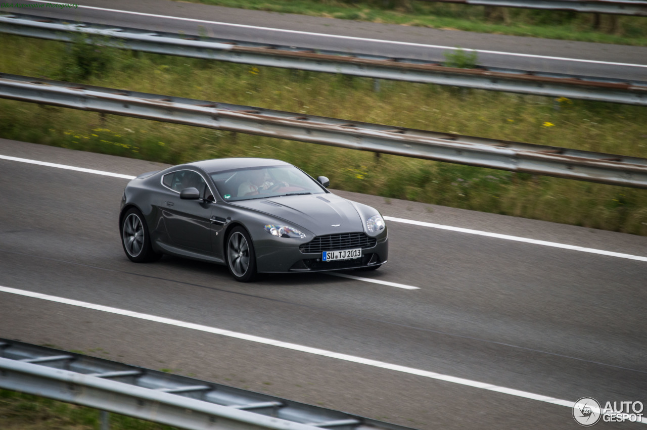 Aston Martin V8 Vantage 2012