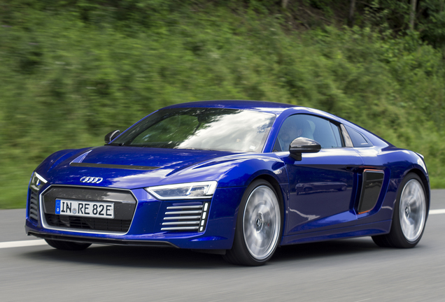 Audi R8 e-tron 2016