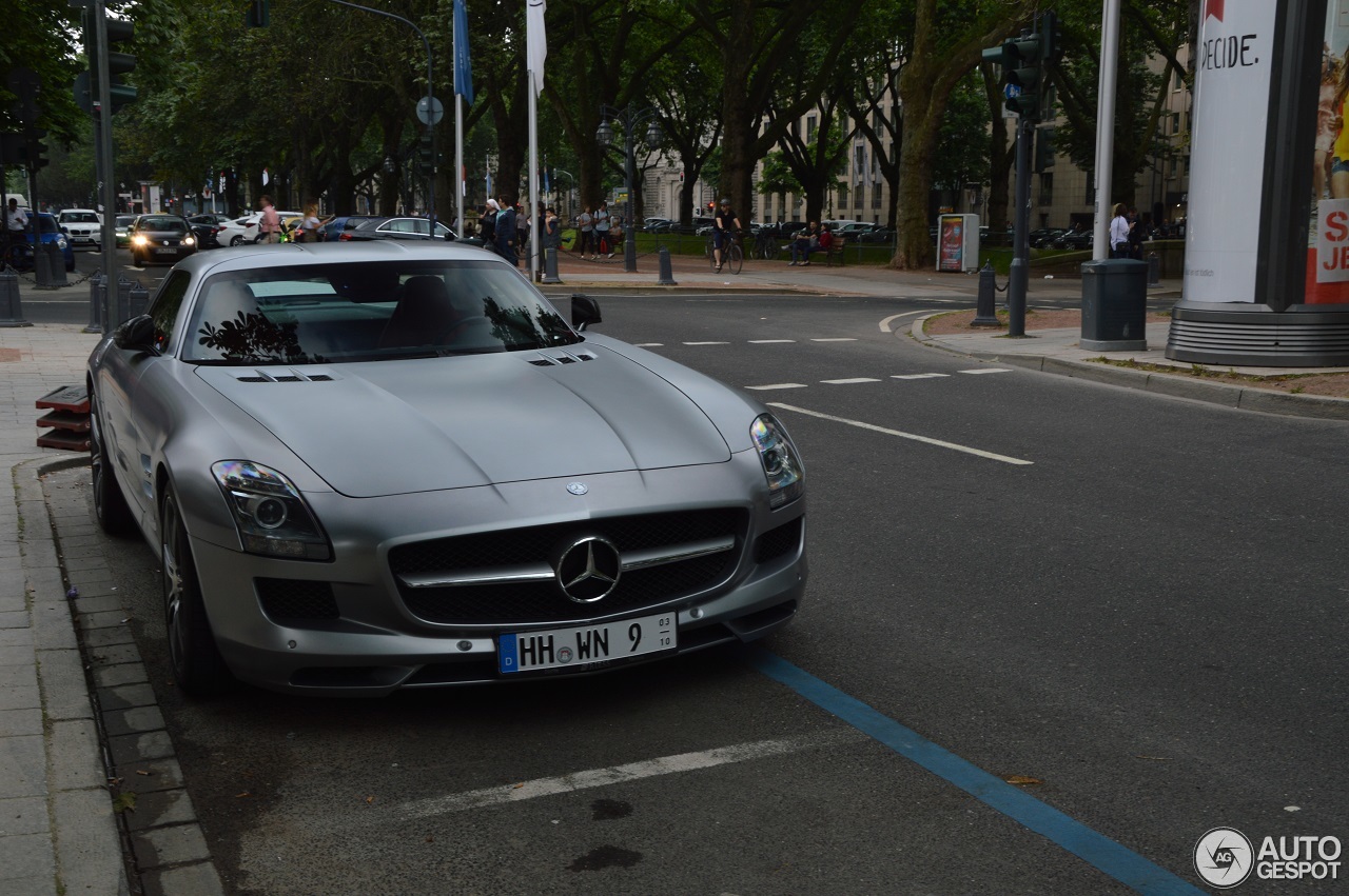 Mercedes-Benz SLS AMG