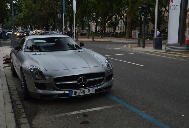 Mercedes-Benz SLS AMG