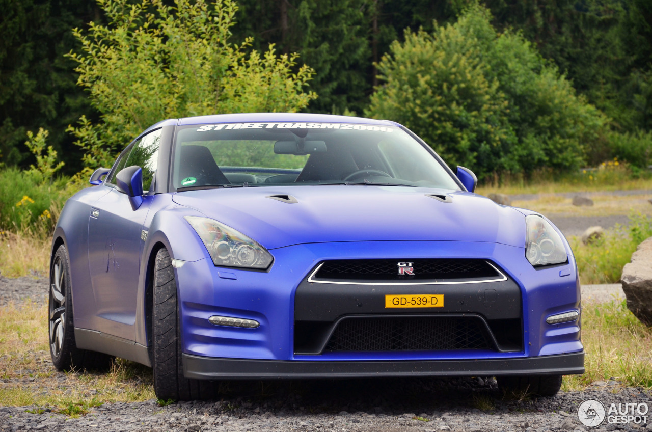 Nissan GT-R 2011