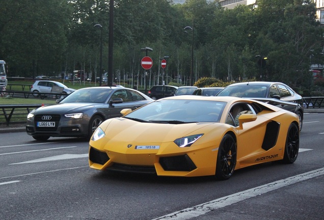 Lamborghini Aventador LP700-4