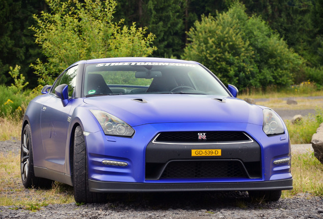 Nissan GT-R 2011