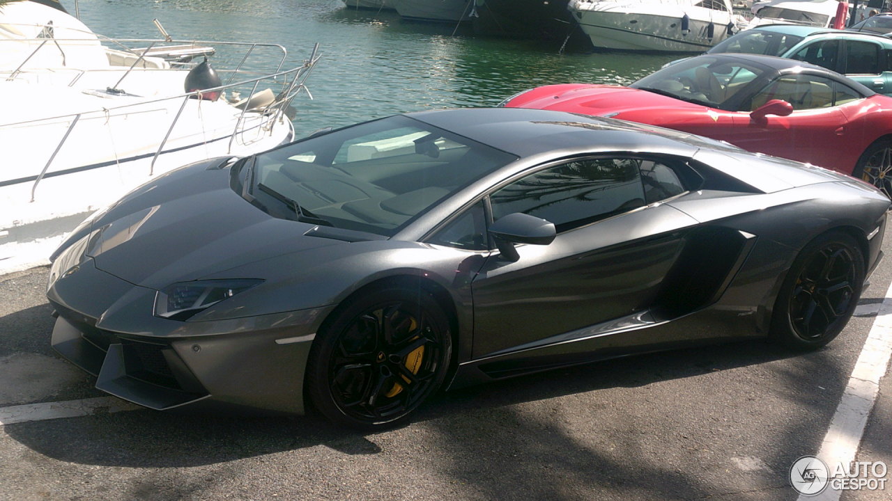 Lamborghini Aventador LP700-4