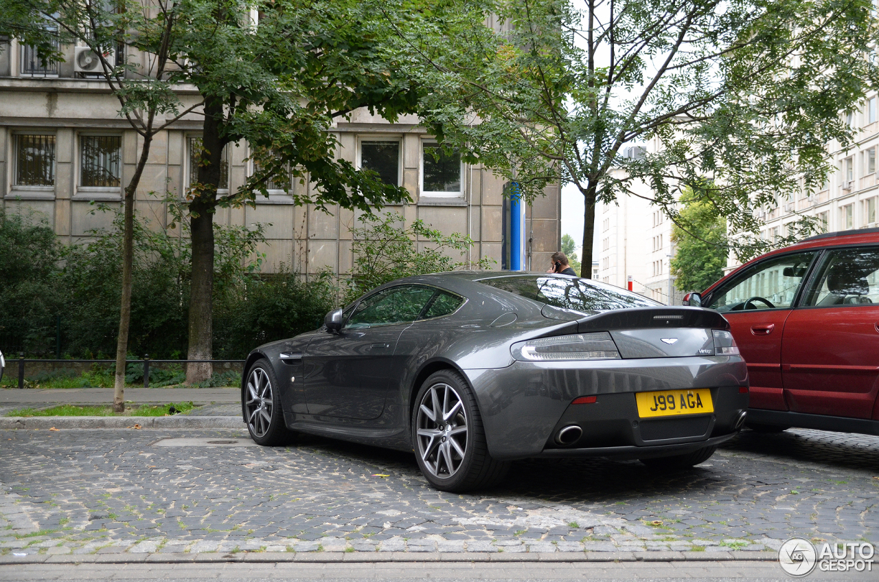 Aston Martin V8 Vantage 2012