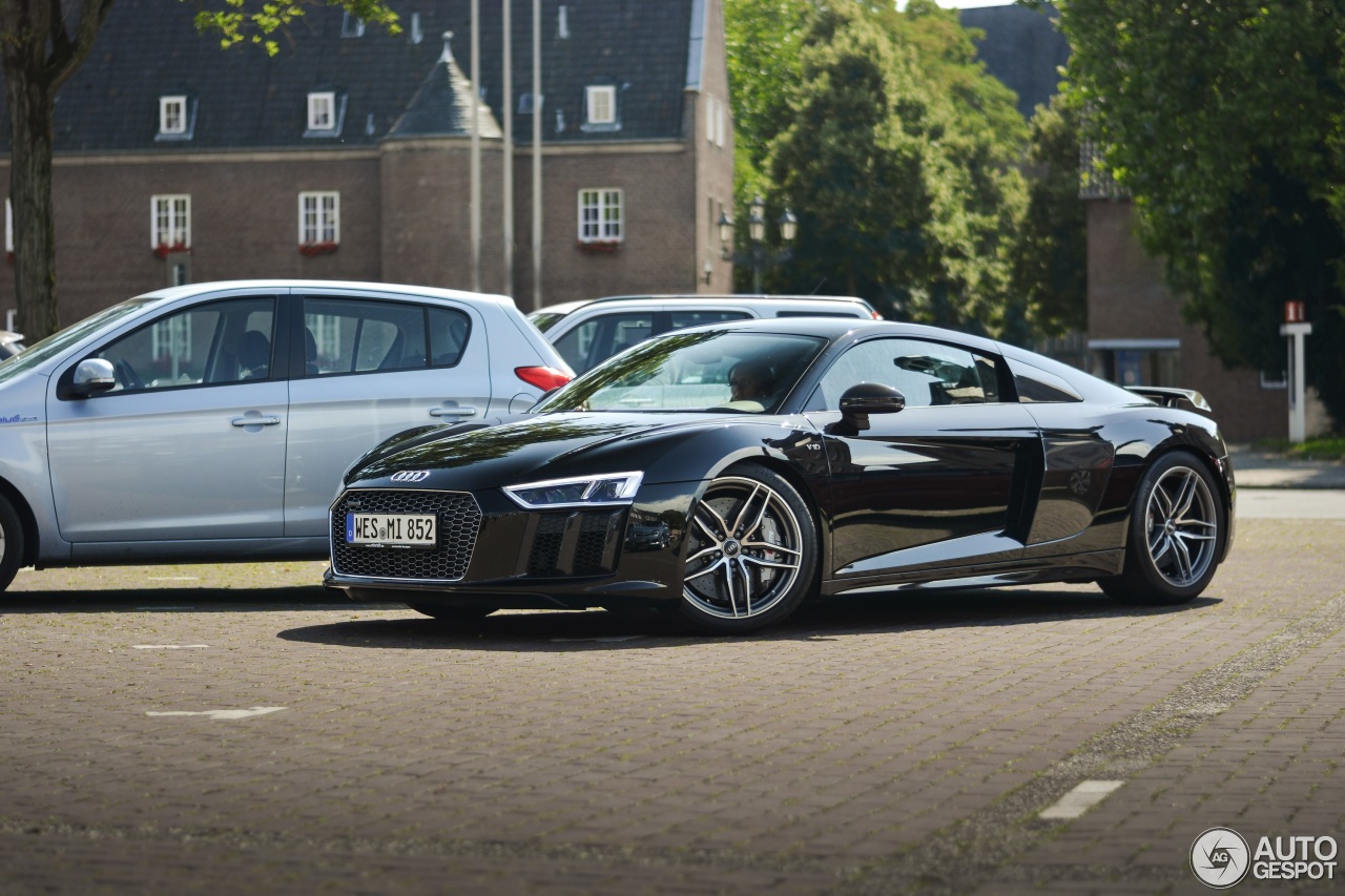 Audi R8 V10 Plus 2015