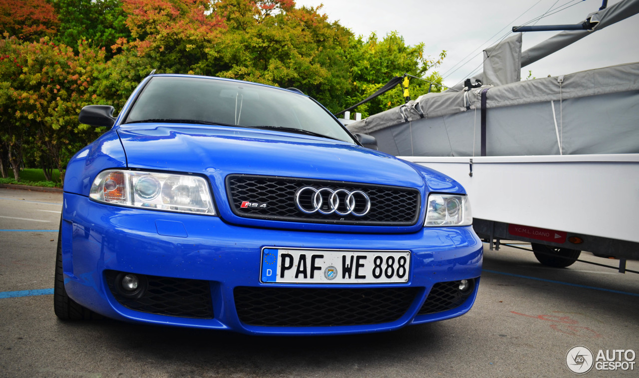 Audi RS4 Avant B5