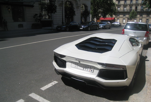 Lamborghini Aventador LP700-4