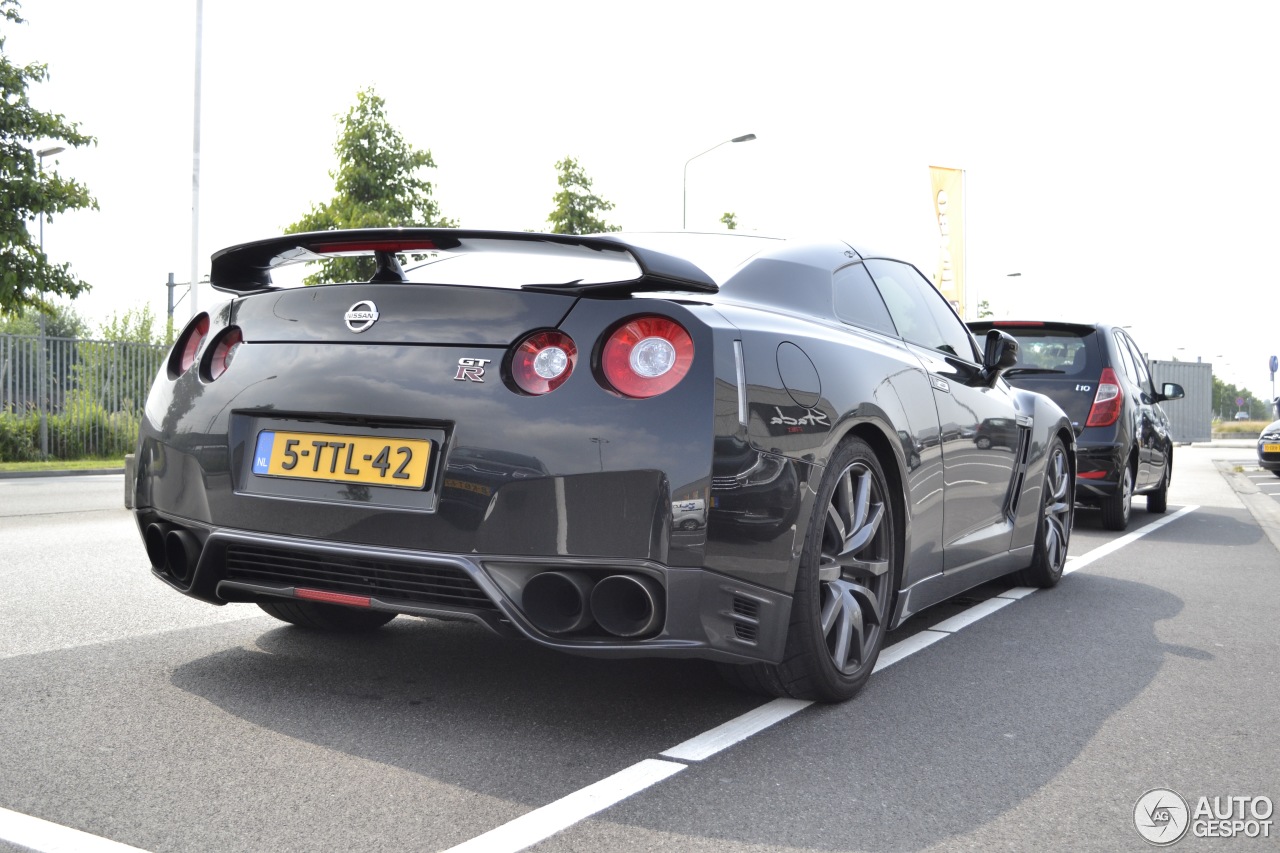 Nissan GT-R 2011