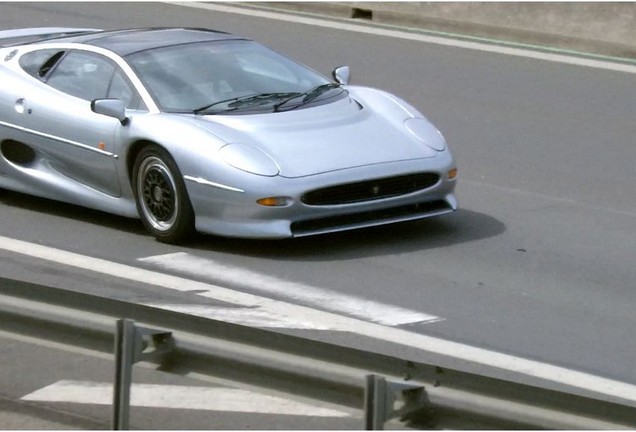 Jaguar XJ220