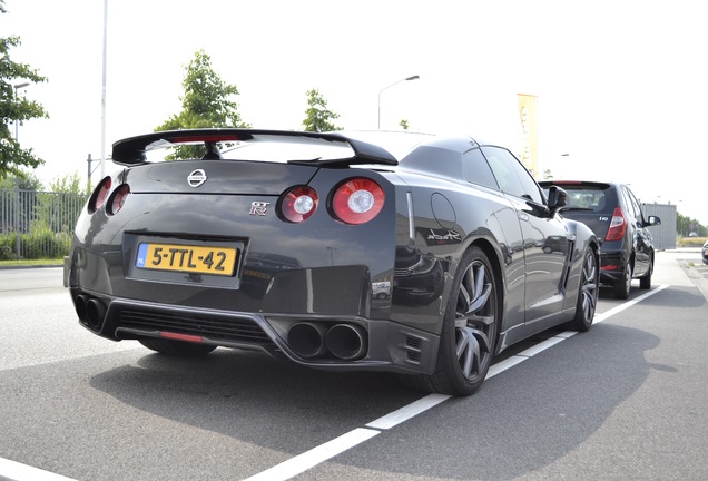 Nissan GT-R 2011