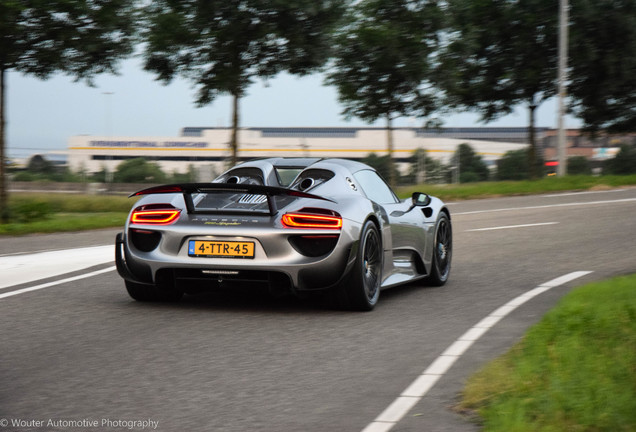 Porsche 918 Spyder Weissach Package