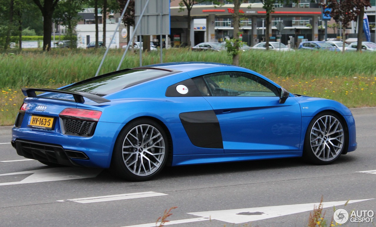 Audi R8 V10 Plus 2015