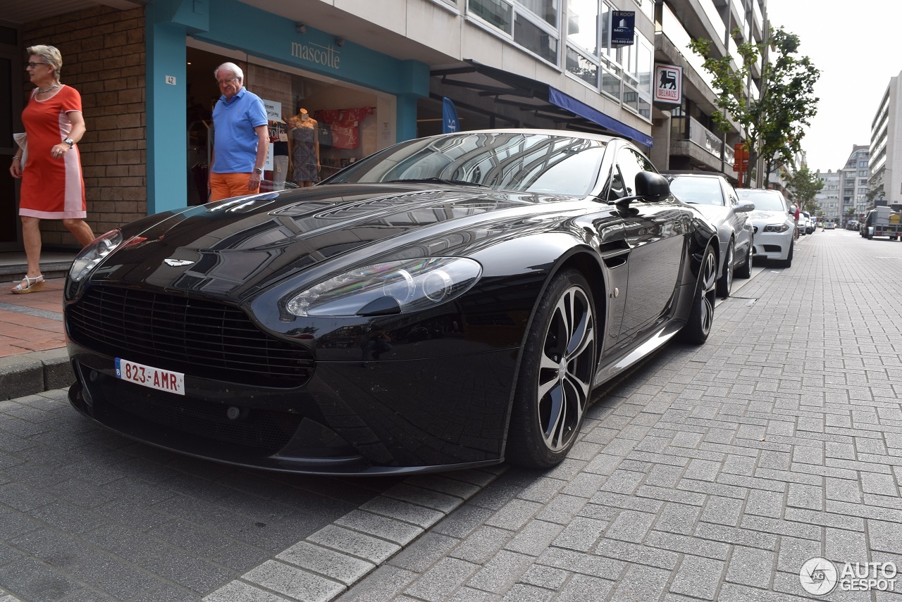 Aston Martin V12 Vantage Carbon Black Edition