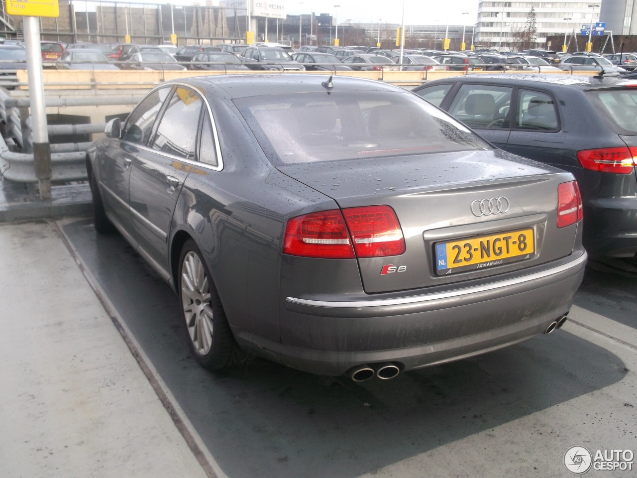 Audi S8 D3