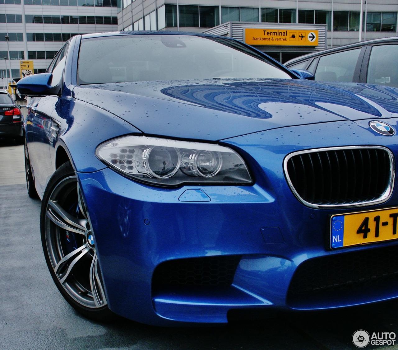 BMW M5 F10 2011