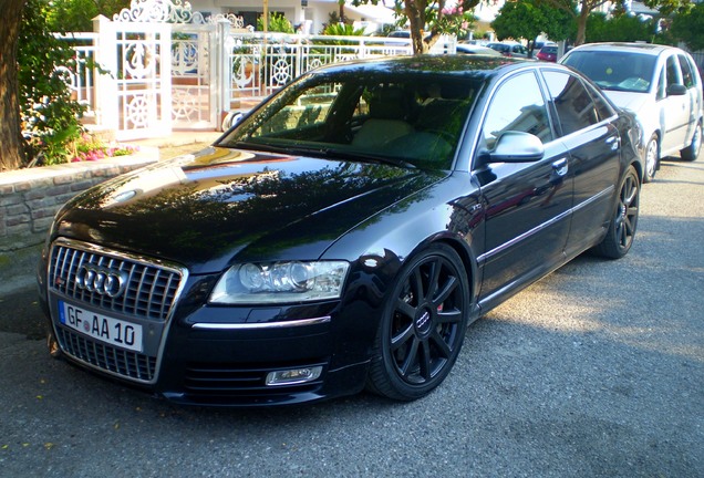 Audi S8 D3